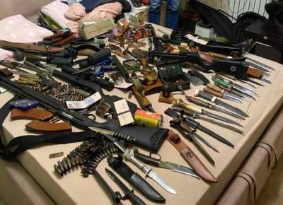 На Украине полицейский организовал банду для продажи оружия и боеприпасов
