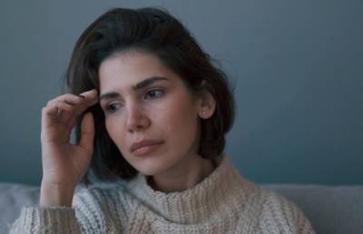 Послеродовая депрессия у женщин: основные симптомы и обязательно ли идти идти к врачу?