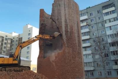 В Архангельске продолжается эпопея со сносом водонапорной башни
