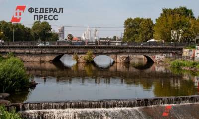 Реконструкцию моста в центре Екатеринбурга заблокировали археологи