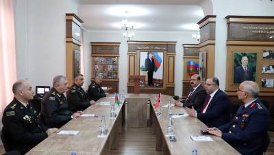 В Военной академии ВC Азербайджана прошла встреча с руководством Нацуниверситета обороны Турции (ФОТО)