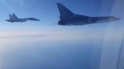 Ту-22М3 и Су-27 совершили полет над нейтральными водами Черного моря