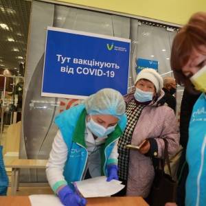 В Бердянске открыли новый центр массовой вакцинации в популярном ТРЦ. Фото