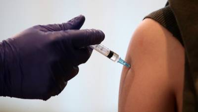 Обязательную вакцинацию для отдельных категорий граждан ввели по всей России