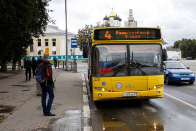 Бесплатный проезд в автобусах ввели для переписчиков в Пскове и Великих Луках