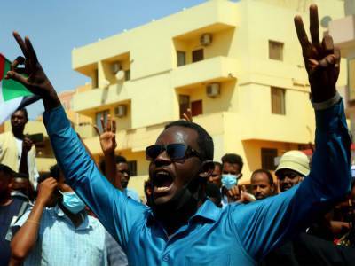 Военный переворот в Судане. Члены правительства арестованы, на улицах массовые протесты, есть погибшие и раненые