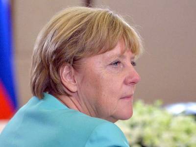 В Германии попросили Меркель еще немного побыть канцлером