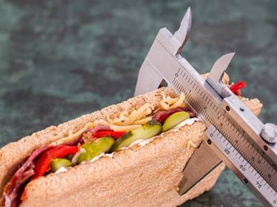 Гастроэнтеролог: Бутерброды с колбасой опасны для здоровья