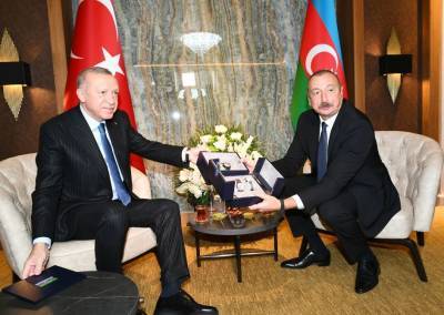 Реджеп Тайип Эрдоган подарил Президенту Ильхаму Алиеву часы с изображением «Харыбюльбюль» (ФОТО)