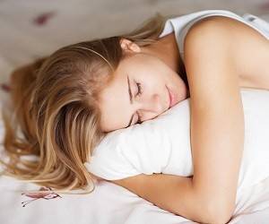 8 привычек, которые помогут похудеть во сне