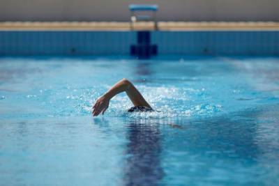 Жителей Гатчины пригласили на бесплатные тренировки по плаванию