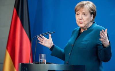 Меркель подавала политический сигнал своей одеждой