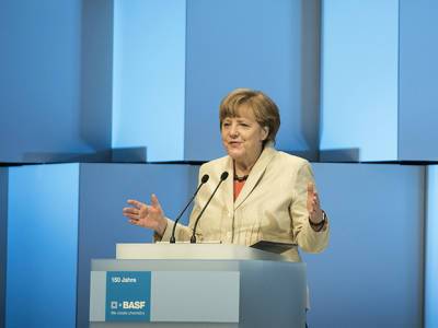Президент ФРГ вручил Меркель официальное уведомление об окончании ее полномочий канцлера (видео)