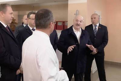 Лукашенко ответил на обвинения в «ковид-диссидентстве»