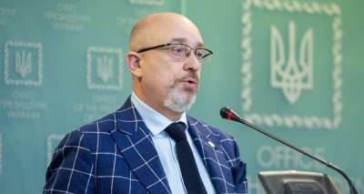 Смены главы украинской делегации в ТКГ в планах нет – Резников