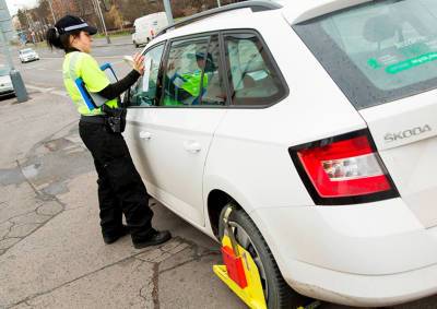 В Чехии полицейские смогут снимать номера с машин за неоплаченные штрафы