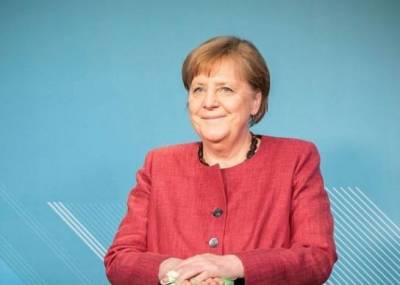 Отставку Меркель официально принял президент Германии
