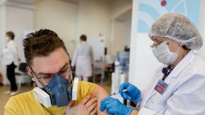 В Омской области прививку от COVID-19 сделали 679 189 жителей