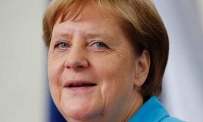 Меркель получила официальную увольнительную грамоту
