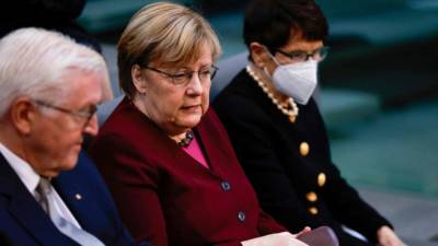 Первая сессия нового бундестага: Меркель в очках заметили на трибуне