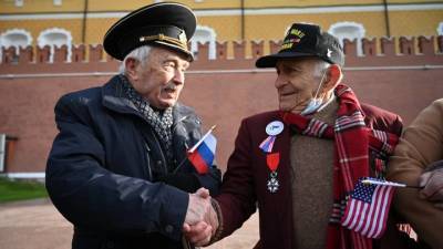 Фронтовики из стран антигитлеровской коалиции встретились на Красной площади во имя торжества исторической правды