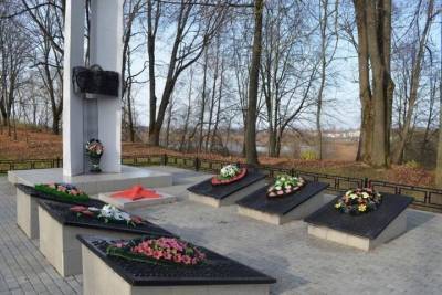 Останки 14 советских бойцов перезахоронили в Усвятском районе