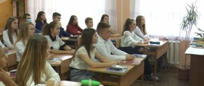 Украинцам рассказали, в каких городах продлили школьные каникулы