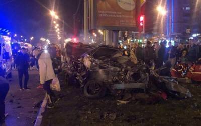 Смертельное ДТП в Харькове: перекресток усеян обломками авто