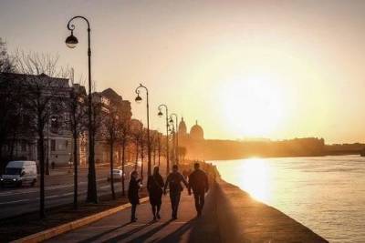 Иностранные туристы не смогут зайти в рестораны и музеи Санкт-Петербурга