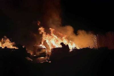 Для тушения пожара в промзоне города Воронежа было задействовано 70 человек и 18 единиц техники