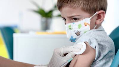 Эксперты FDA рекомендовали начать прививки детей 5-11 лет