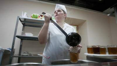 Проблемы организации школьного питания в Петербурге: прямая трансляция