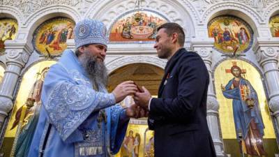 Митрополит наградил депутата Вихарева за вклад в восстановление храмов (ФОТО)