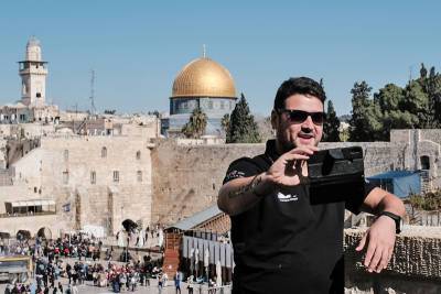 Власти Израиля одобрили допуск в страну привитых "Спутником V" туристов