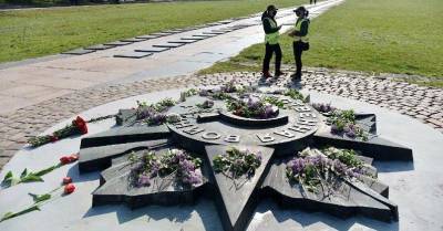 Во Львове начали демонтаж копии ордена Отечественной войны на мемориале «Марсово поле»
