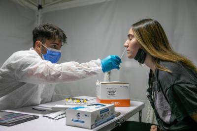 Число новых случаев коронавируса в Израиле продолжает уменьшаться