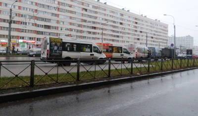 В Невском районе подростки открыли стрельбу в маршрутке