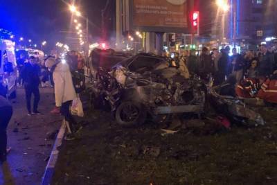 В Харькове Infiniti на бешеной скорости врезалась в другое авто: трое пострадавших и один погибший