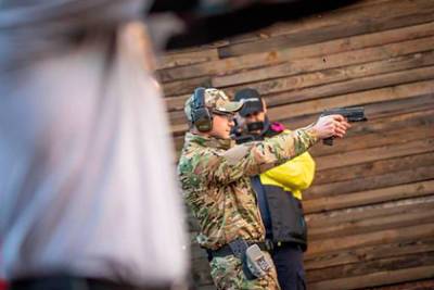 Украинцам посоветовали научиться стрелять