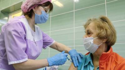 Одновременное введение «Спутника Лайт» и вакцины от гриппа одобрили в Минздраве России