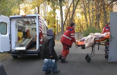 Украина не справляется с коронавирусом, скорые едут по четыре часа: в каких областях ситуация хуже