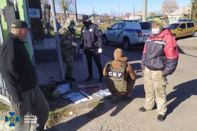 На Луганщине вблизи линии разграничения правоохранители обнаружили 2 схрона боевиков