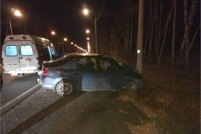 В Рязани на трассе М-5 пьяный водитель на Renault Logan врезался в столб