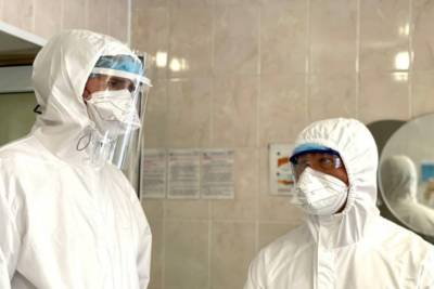 Критическая ситуация с коронавирусом в Латвии: в стране мобилизуют врачей