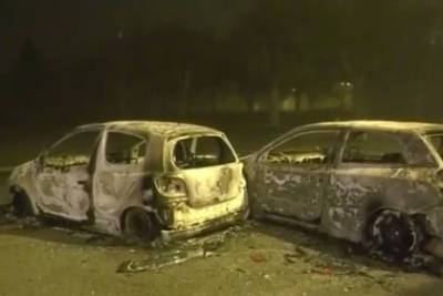 Хулиганы во Франции сожгли 15 машин и напали на полицейских