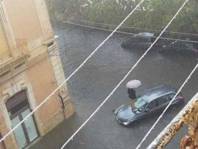 На Сицилию обрушился шторм, улицы и площади городов затоплены, есть жертвы - gordonua.com - Украина - Италия