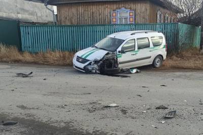 В Кургане водитель врезался в грузовик при неосторожном повороте - kikonline.ru - Россия - Курган