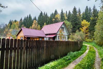 Россияне массово повысили цены на загородные дома