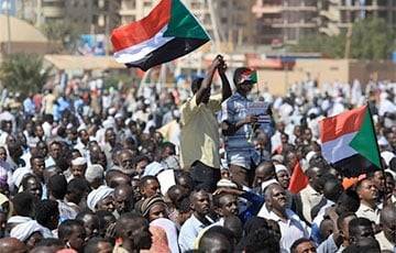 В Судане протестующие массово выходят на улицы