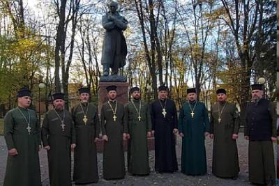 На Украине священники присоединились к флешмобу и спели песню про Бандеру